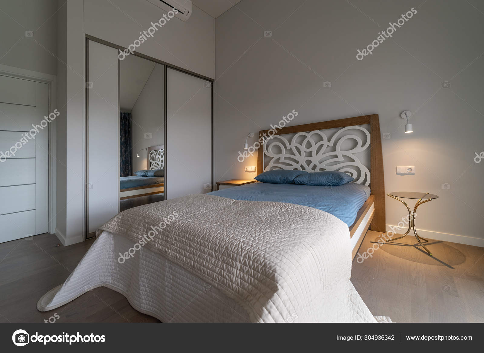 Main Bedroom Big Original Bed Bedside Tables Lamps Wall