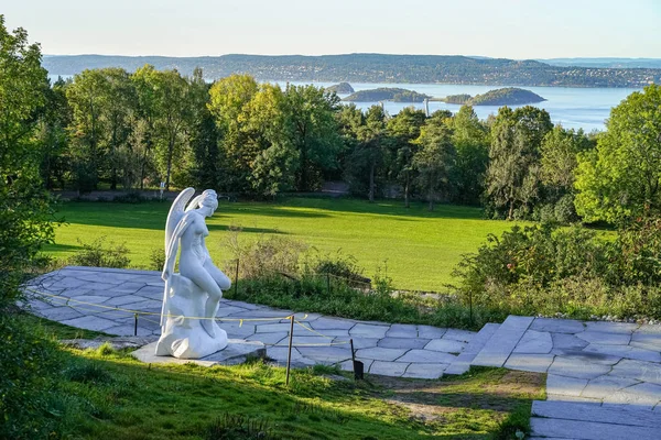 Ekebergparken Heykel Parkı Deniz Manzaralı Heykel Bir Meleğin Anatomisi Sanatçı Telifsiz Stok Fotoğraflar