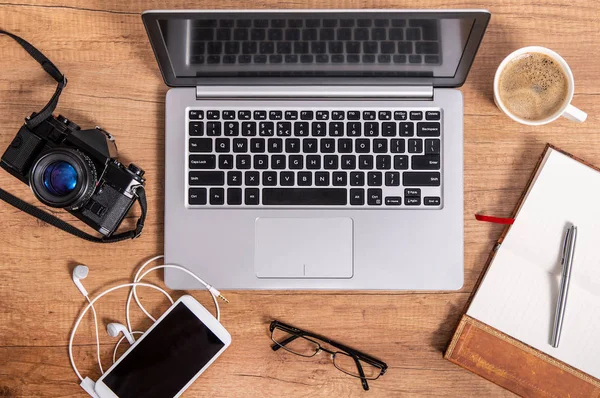 Modern Laptop Och Vardagliga Tillbehör Bänkskivan — Stockfoto