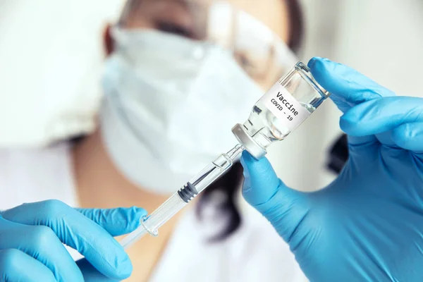 Scientist Draws Medicine Syringe Female Scientist Protective Mask Glasses Gloves — Stock Photo, Image