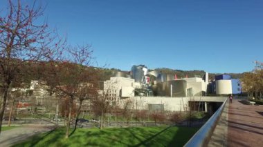 Dış görünümü Guggenheim Müzesi Bilbao, çağdaş sanat sergisi. İspanya