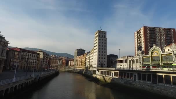 Vista Del Centro Della Città Bilbao Dal Ponte Sul Fiume — Video Stock