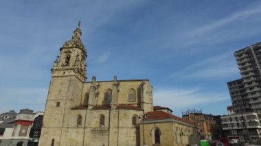 Kilise St. Anton Bilbao Old Town mahallede bulunan Katolik bir tapınaktır. 01/25/2017. İspanya. Kilisesi, Aziz Anthony büyük. Köprü Nervion Nehri üzerinde