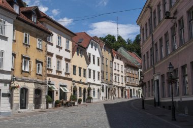 Slovenya, 24/06/2018: Ljubljana, nın başkenti şehir manzarası renkli ve süslü manzaralı evler tarihi merkezi, Art Nouveau mimari şaheserler