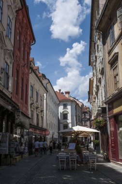 Slovenya, 24/06/2018: Ljubljana, nın başkenti şehir manzarası renkli ve süslü manzaralı evler tarihi merkezi, Art Nouveau mimari şaheserler