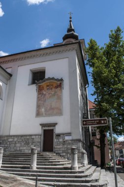 Ljubljana, Slovenya, 24/06/2018: St. Florian's Kilisesi, Roma Katolik Kilisesi Stari trg ve Gornji trg kareler 1660 yılında harap büyük yangından anısına yaptırılan görünümünü