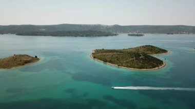 Havadan görünümü adanın severler, Otok Galesnnjak, adacık, rock kalp, Hırvatistan, adanın şeklinde. Otok za Zaljubljene, sevgi Adası olarak da adlandırılır. Torrette Belediyesi
