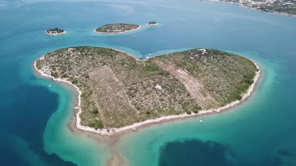 Flygfoto Över Form Ett Hjärta Kroatien Island Älskare Otok Galesnnjak — Stockvideo