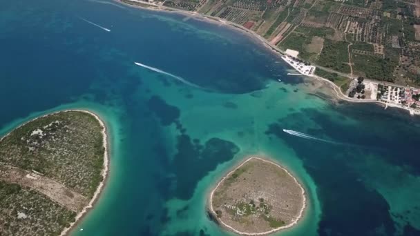 クロアチアの海岸 北ダルマチアの Ugljan の島と小さな島々 の島の空中写真 オトク島 Galesnnjak オトク島座 Zaljubljene 愛の島とも呼ばれます — ストック動画