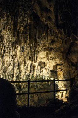 Hırvatistan, 26/06/2018: kaya oluşumları, sarkıt ve dikitler mağaralar, Barac (Baraceve spilje), içinde ilk 1699 kaydedildi yakınındaki Plitvice lakes bölgesinde Nova Krlja Köyü