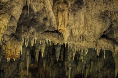 Hırvatistan, 26/06/2018: kaya oluşumları, sarkıt ve dikitler mağaralar, Barac (Baraceve spilje), içinde ilk 1699 kaydedildi yakınındaki Plitvice lakes bölgesinde Nova Krlja Köyü