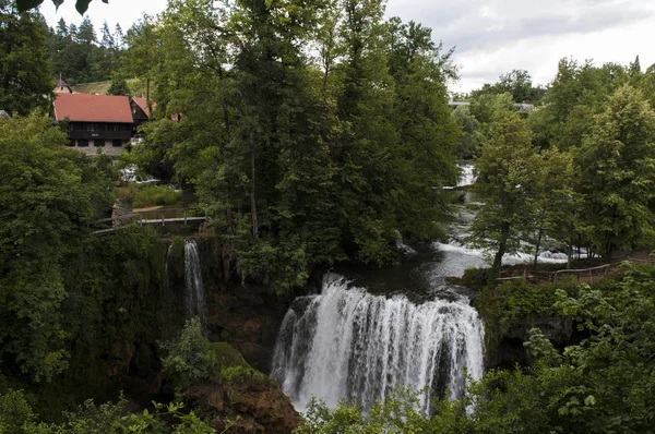 Kroatien 2018 Utsikt Över Rastoke Den Historiska Stadskärnan Slunj Känd — Stockfoto