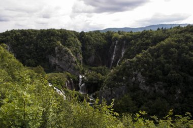 Hırvatistan, 28/06/2018: şelaleler, Plitvice Gölleri Milli Parkı, devlet merkezi Hırvatistan Bosna-Hersek sınıra en dağlık karstik alanında en büyük parklarından biri olan