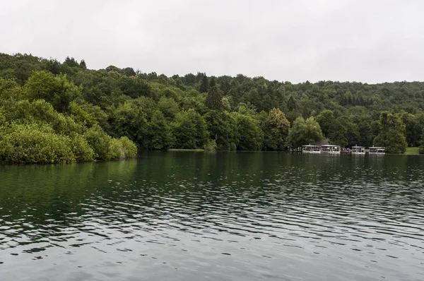 Kroatien 2018 Turistbåtar Kryssning Sjön Plitvice Lakes National Park Äldsta — Stockfoto