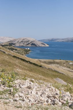 Hırvatistan, 30/06/2018: panoramik Fiyort ve Metajna Köyü, Novalja, Bay Pag, Kuzey Adriyatik Denizi Pag Island Tarih boyunca Belediyesi uzak küçük bir köyde