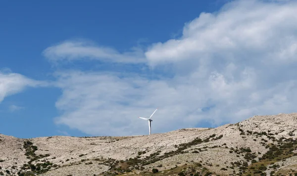 Chorwacja 2018 Śródziemnomorską Turbiny Wiatrowej Widziany Drogi Wyspie Pag Piątym — Zdjęcie stockowe