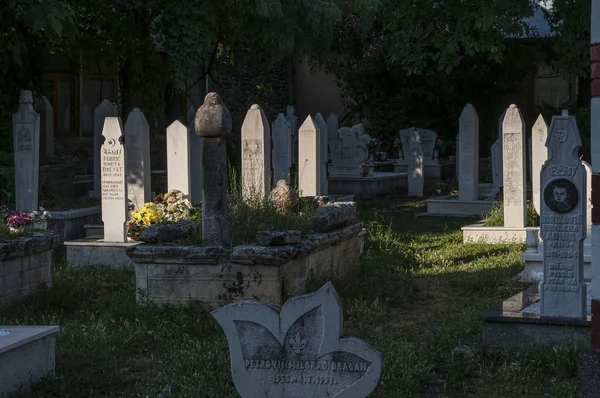Bośnia 2018 Cmentarz Pobliżu Meczet Karadjoz Bey Największy Meczet Mieście — Zdjęcie stockowe
