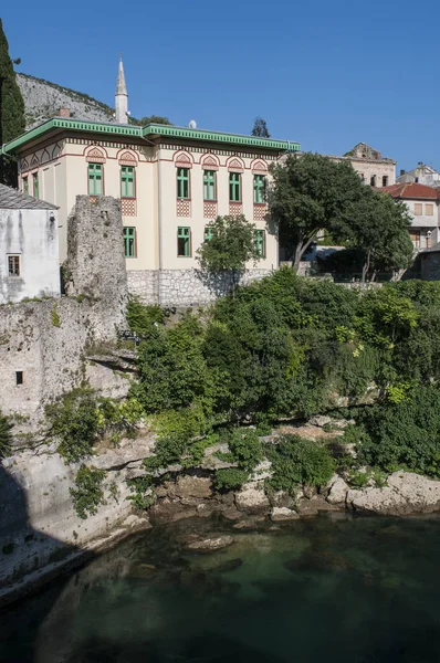 Bosnia 2018 Horizonte Mostar Casco Antiguo Sobre Río Neretva Con — Foto de Stock