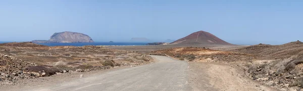 카나리아 2018 해변과 열도의 몬타나 Bermeja 흙도로 Chinijo Lanzarote의 북서쪽 — 스톡 사진