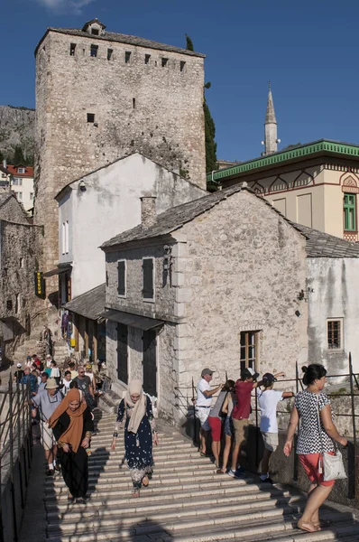 Mostar 2018 Personas Stari Most Puente Otomano Del Siglo Xvi — Foto de Stock