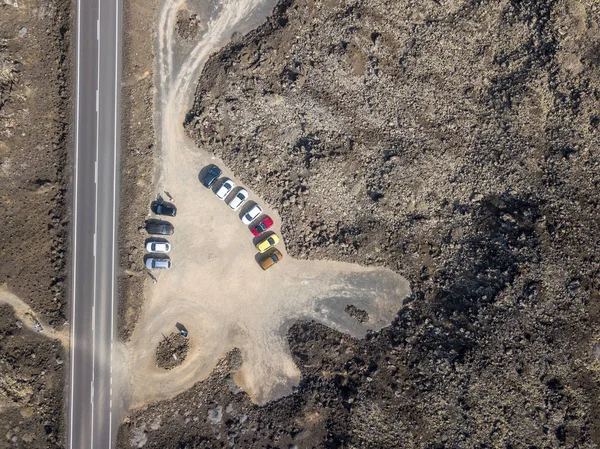 Luftaufnahme Einer Straße Die Durch Lavafelder Und Autos Führt Die — Stockfoto