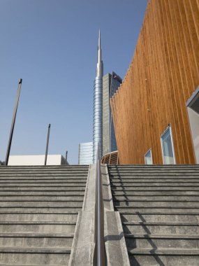 Unicredit Kulesi, Unicredit Köşk ve Alvar Aalto meydanında bina Coima giden merdivenler. 15/10/2018. Milan, İtalya. Unicredit Kulesi İtalya en yüksek gökdelendir