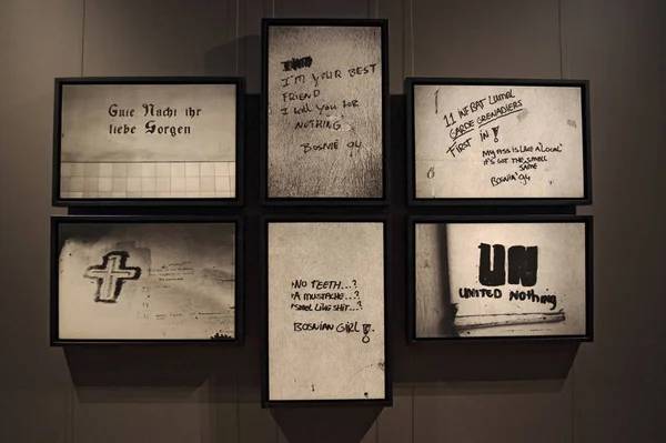 Museo Galerija Sarajevo 2018 Marcos Con Las Reproducciones Del Graffiti — Foto de Stock