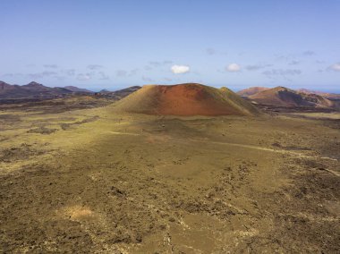 Havadan görünümü Caldera Colorada yanardağ, lav alan liken, Lanzarote, Kanarya Adaları, İspanya, Avrupa ile