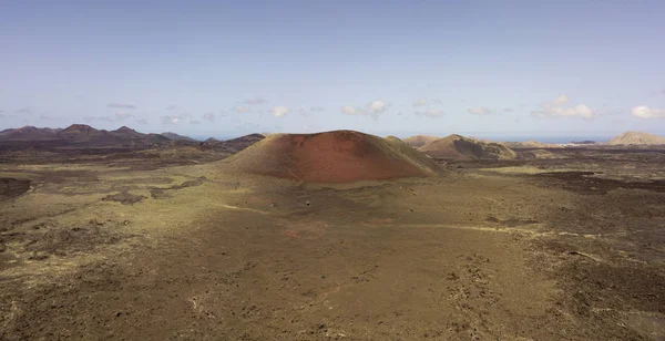 鸟地看卡尔德拉科罗拉多火山 熔岩场与地衣 兰萨罗特 加那利群岛 西班牙 — 图库照片