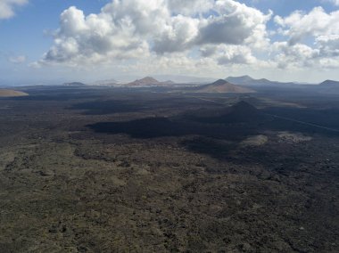 Timanfaya, Milli Parkı, volkanlar, dağlar, üzüm bağları, arazi, vahşi doğa, Lanzarote, Kanarya Adaları, İspanya panoramik manzaralı havadan görünümü