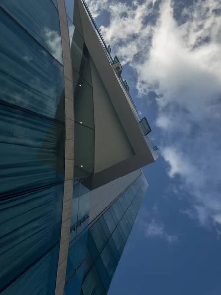 Paleis Van Moderne Architectuur Reflecterende Windows Glazen Paleis Sky Weerspiegeld — Stockfoto