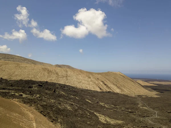 Flygfoto Över Timanfaya Nationalpark Panoramautsikt Över Vulkaner Berg Vingårdar Terräng — Stockfoto