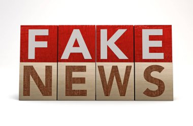 Ahşap küp blok kelime sahte haberlerle beyaz arka plan üzerinde. Kavram. Önemsiz haber sarı gazetecilik veya kasıtlı dezenformasyon oluşur propaganda türüdür veya geleneksel baskı ve yayın haber medya, online sosyal medya asılsız yaymak