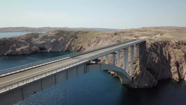 Vista Aérea Ponte Ilha Pag Croácia Estrada 2018 Cliff Com — Vídeo de Stock