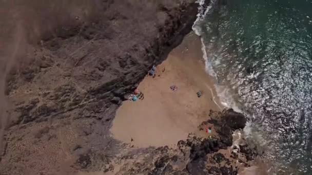 Luftaufnahme Der Zerklüfteten Küsten Und Strände Von Lanzarote Spanien Kanaren — Stockvideo