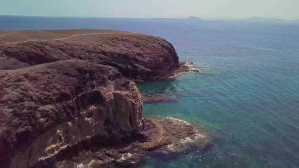 Widok Lotu Ptaka Postrzępione Brzegi Plaże Lanzarote Hiszpania Canary Drogi — Wideo stockowe