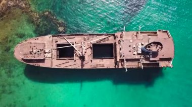 Atlantik Okyanusu bir gemi batığının hava görünümünü. Ayrıntıları yakından görmüş gemi. Yunan kargo gemisi enkazı: Telamon; çevre Arrecife-Lanzarote, Kanarya Adaları, İspanya