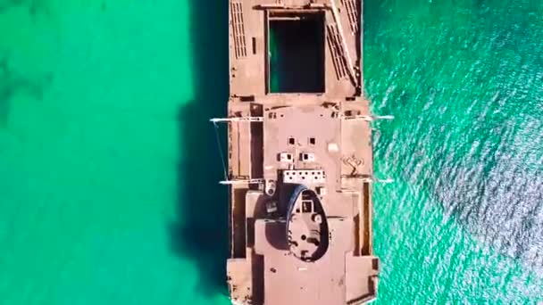 鸟瞰大西洋的一艘船残骸 船的详细信息看到密切 希腊货船失事 西班牙加那利群岛兰萨罗特岛附近的阿莱西非莫莱罗 — 图库视频影像