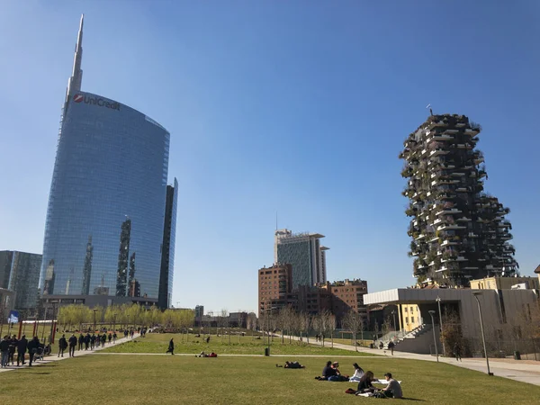 Widok Unicredit Wieża Lasu Pionie Obrót Pionowy Bosco Parku Parco — Zdjęcie stockowe