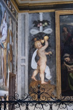 Milano, İtalya, Avrupa, 28.03.2019: San Maurizio al Monastero Maggiore'nin içi, Milano'nun Sistine Şapeli olarak bilinen 1518'de bir kilise, Aurelio Luini'nin freskleri ile inananların bölgesindeki şapellerin detayları