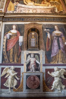 Milano, İtalya, Avrupa, 28.03.2019: San Maurizio al Monastero Maggiore, Milano Sistine Şapeli olarak bilinen 1518 kilisesi, Bernardino Luini'nin freskleri ile rahibeler Salonu'ndaki bölme duvarının ayrıntıları