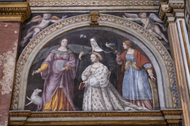 Milano, İtalya, Avrupa, 28.03.2019: San Maurizio al Monastero Maggiore'nin içi, Milano'nun Sistine Şapeli olarak bilinen 1518'de bir kilise, Aurelio Luini'nin freskleri ile inananların bölgesindeki şapellerin detayları