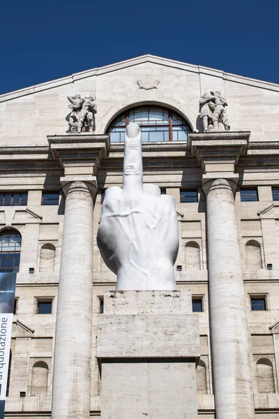 Milão Itália 2019 Dedo Escultura Mármore Carrara 2010 Feita Pelo — Fotografia de Stock