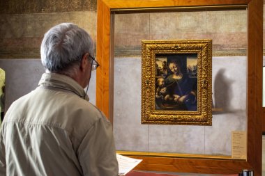 Milano, Antik Sanat Müzesi, Sforza Kalesi, 28.03.2019: Madonna and Child'a (Madonna Lia), 1495,Francesco Galli'nin tuval üzerine yağlıboya baktığı napoletano, Leonardo da Vinci'nin öğrencisi
