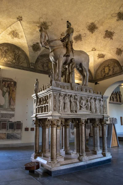 Milán Museo Arte Antiguo Castillo Sforza 2019 Monumento Ecuestre Bernabo — Foto de Stock