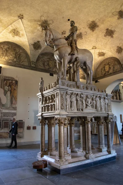 Milan Museum Ancient Art Sforza Castle 2019 Equestrian Monument Bernabo — стоковое фото