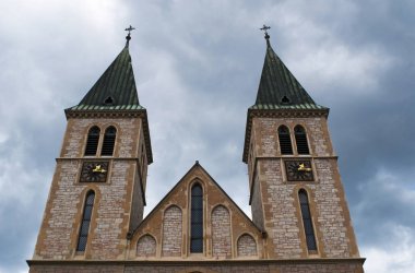 Saraybosna, Bosna-Hersek, 07/08/2018: Kutsal Kalp Katedrali'nin detayı, 1887 Katolik kilisesi, şehrin Eski Kent bölgesinde saraybosna katedrali (Sarayevska katedrala) olarak anılır
