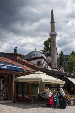Bosna-Hersek, 07/08/2018: Bascarsija meydanı, eski çarşı ve Saraybosna'nın tarihi ve kültür merkezinin 15.