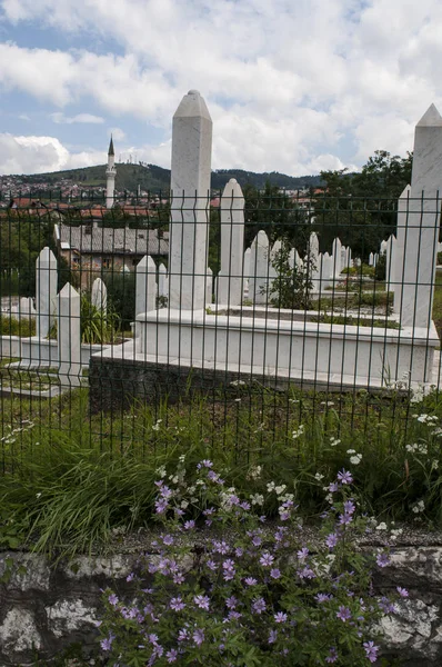 萨拉热窝 2018 科瓦奇公墓塞希德斯科梅扎列 科瓦奇的鸟瞰图 波斯尼亚 黑塞哥维那军队的士兵在波斯尼亚战争期间 1992 1995年 被埋葬 — 图库照片