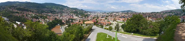 Bosnia Herzegovina 2018 Vista Aérea Del Horizonte Capital Sarajevo Rodeada —  Fotos de Stock